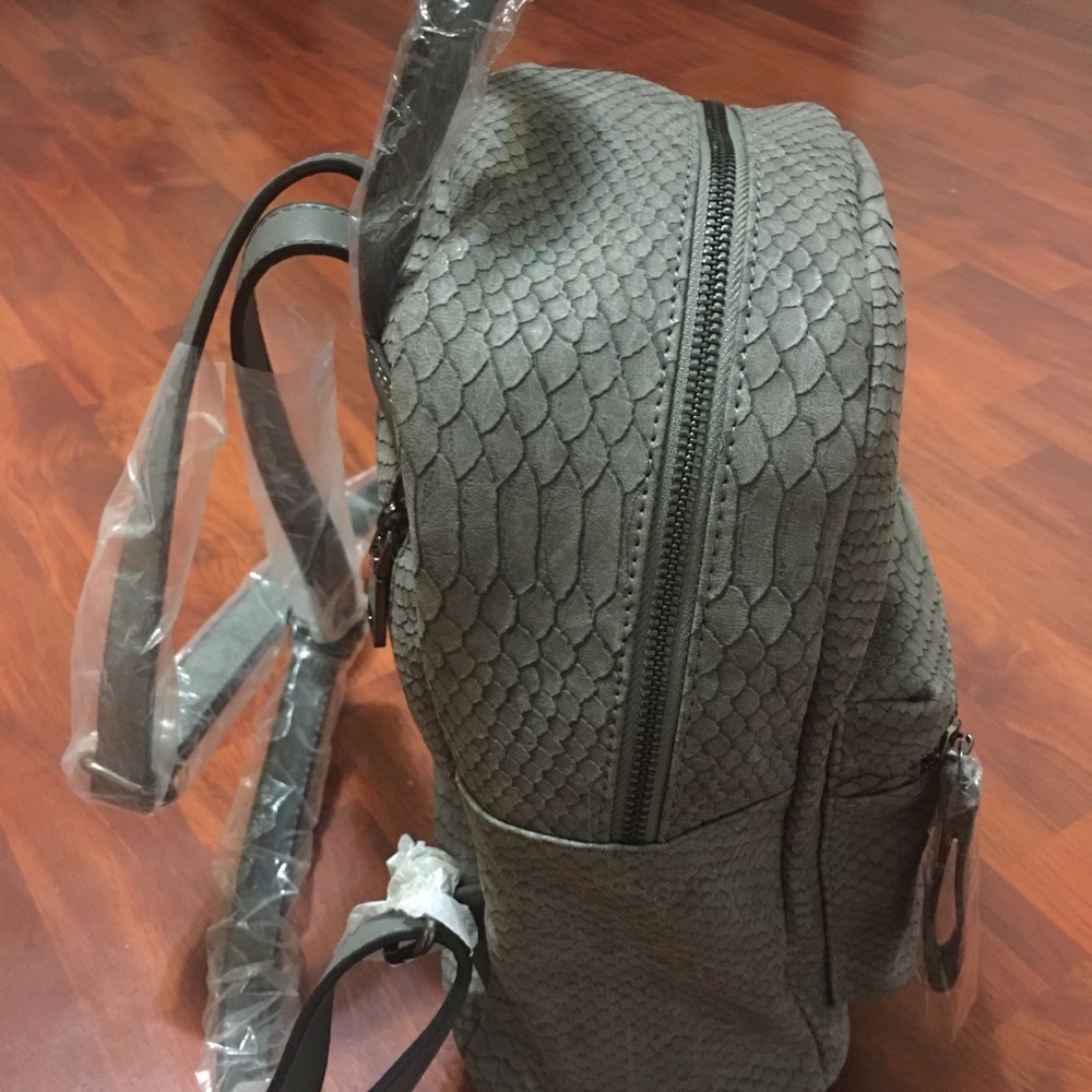Backpack - Picture 2 of 5